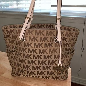 Beautiful Michael Kors handbag